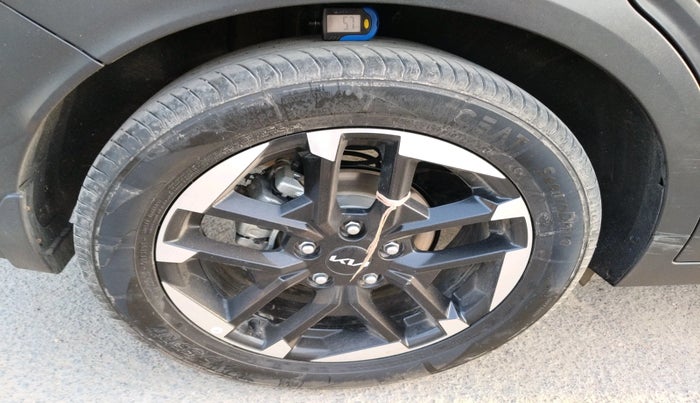 2025 KIA Carens Clavis HTK Plus (O) 1.5 Diesel MT, Diesel, Manual, 8,706 km, tyre