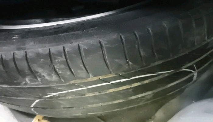 2013 Hyundai New Elantra 1.6 SX AT DIESEL, Diesel, Automatic, 1,43,343 km, tyre