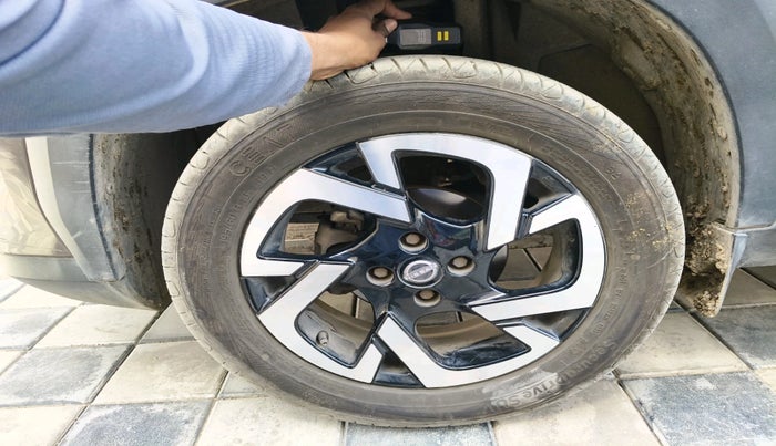 2021 Nissan MAGNITE XV PREMIUM, CNG, Manual, 43,498 km, tyre