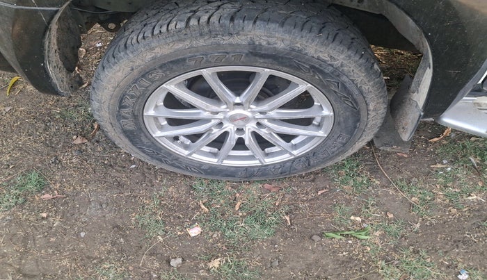 2010 Ford Endeavour 2.5L 4X2 MT, Diesel, Manual, 1,04,899 km, tyre