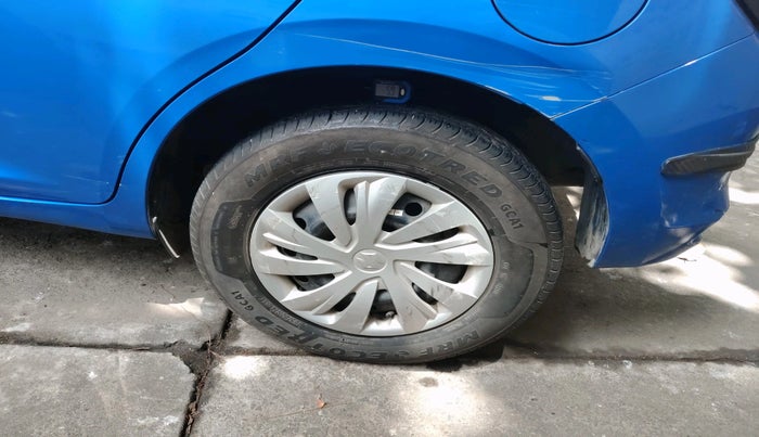 2025 Maruti Swift VXi AMT, Petrol, Automatic, 14,200 km, tyre