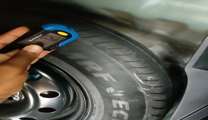 2025 Maruti Swift VXi AMT, Petrol, Automatic, 14,200 km, tyre