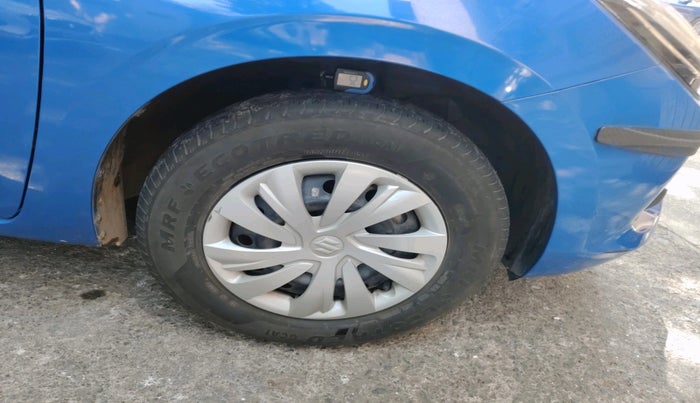 2025 Maruti Swift VXi AMT, Petrol, Automatic, 14,200 km, tyre