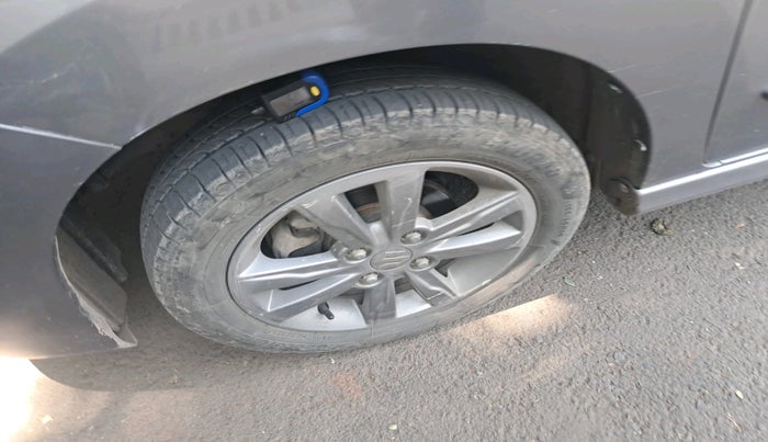 2015 Maruti Wagon R Stingray VXI, Petrol, Manual, 90,247 km, tyre