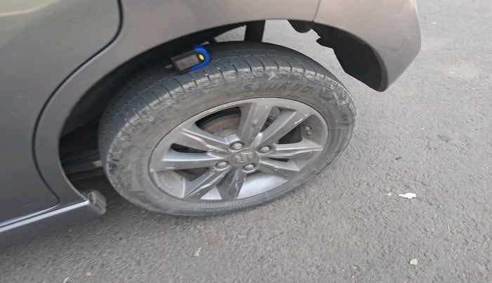 2015 Maruti Wagon R Stingray VXI, Petrol, Manual, 90,247 km, tyre