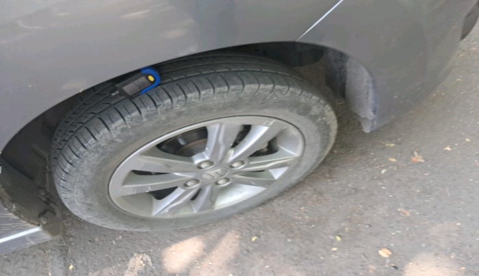 2015 Maruti Wagon R Stingray VXI, Petrol, Manual, 90,247 km, tyre