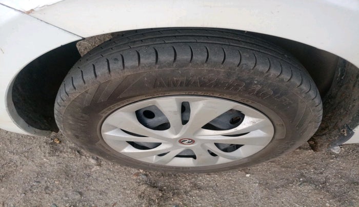 2018 Maruti Dzire VXI, Petrol, Manual, 1,33,588 km, tyre