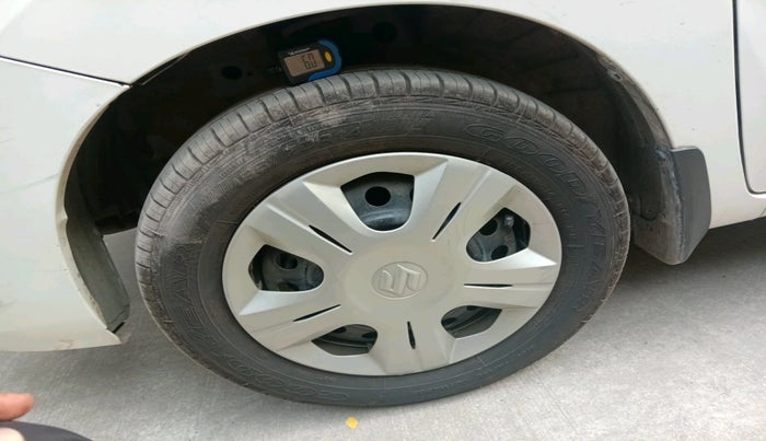 2017 Maruti Wagon R 1.0 VXI AMT, Petrol, Automatic, 37,902 km, tyre