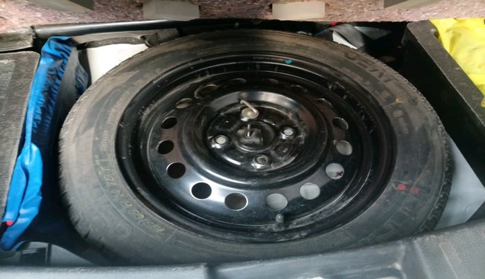 2017 Maruti Wagon R 1.0 VXI AMT, Petrol, Automatic, 37,902 km, tyre