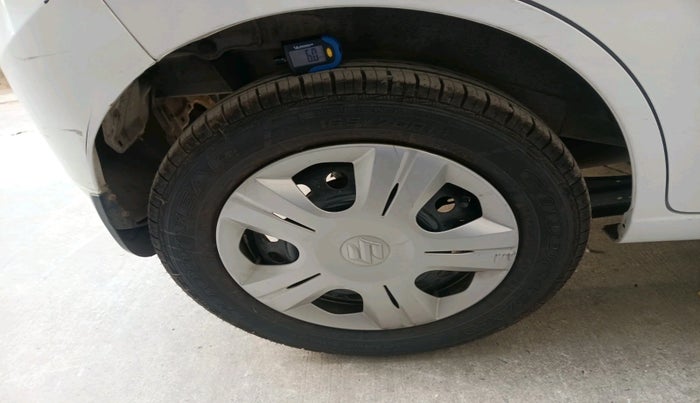 2017 Maruti Wagon R 1.0 VXI AMT, Petrol, Automatic, 37,902 km, tyre