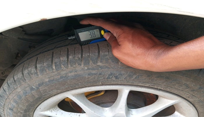 2007 Toyota Corolla H2 E 1.8, Petrol, Manual, 3,26,706 km, tyre