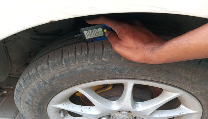 2007 Toyota Corolla H2 E 1.8, Petrol, Manual, 3,26,706 km, tyre