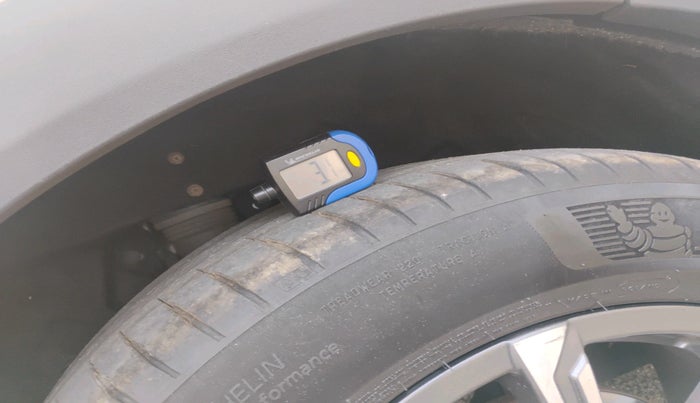 2023 Mahindra XUV700 AX 7 D AT 7 STR, Diesel, Automatic, 93,593 km, tyre