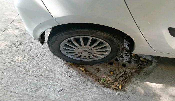 2017 Tata Tiago XT PETROL, Petrol, Manual, 76,058 km, tyre