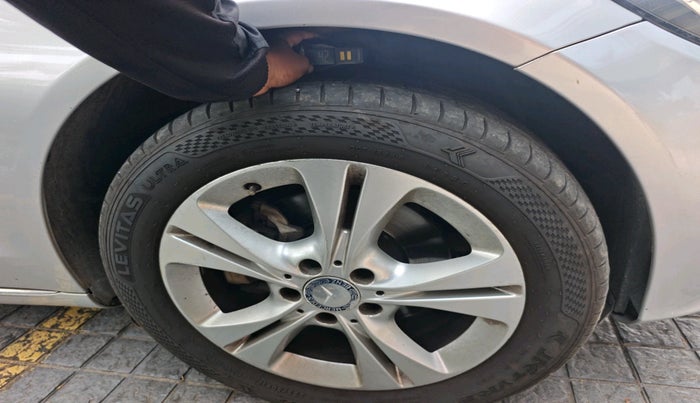 2015 Mercedes Benz C Class C 220 CDI AVANTGARDE, Diesel, Automatic, 1,10,403 km, tyre