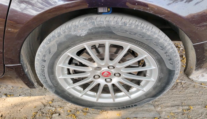 2015 Jaguar XF 2.2 DIESEL LUXURY, Diesel, Automatic, 95,946 km, tyre