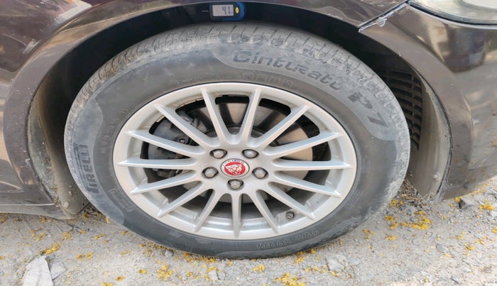 2015 Jaguar XF 2.2 DIESEL LUXURY, Diesel, Automatic, 95,946 km, tyre