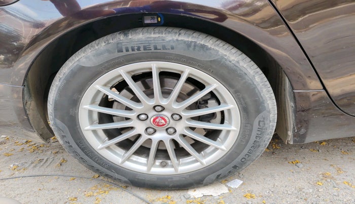 2015 Jaguar XF 2.2 DIESEL LUXURY, Diesel, Automatic, 95,946 km, tyre