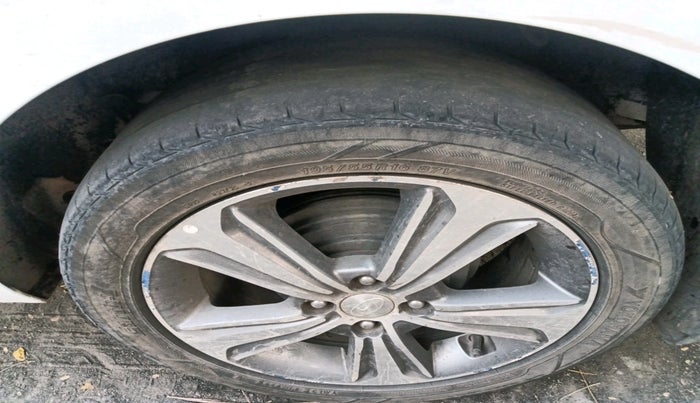 2017 Hyundai Verna 1.6 CRDI SX + AT, Diesel, Automatic, 1,64,370 km, tyre