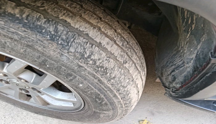 2018 Mahindra TUV300 T10, Diesel, Manual, 30,511 km, tyre