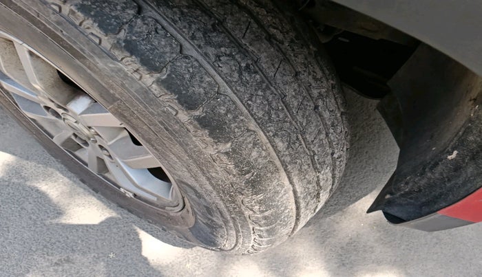 2018 Mahindra TUV300 T10, Diesel, Manual, 30,511 km, tyre