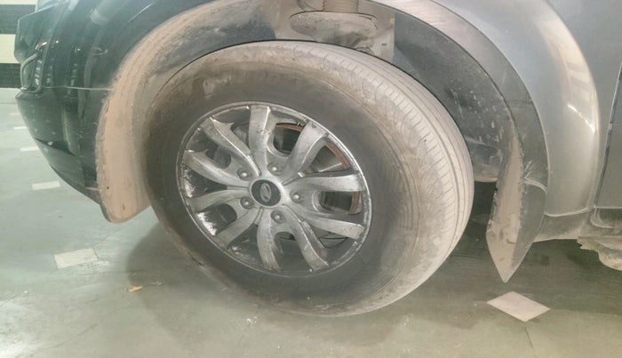 2016 Mahindra XUV500 W10 1.99, Diesel, Manual, 64,146 km, tyre