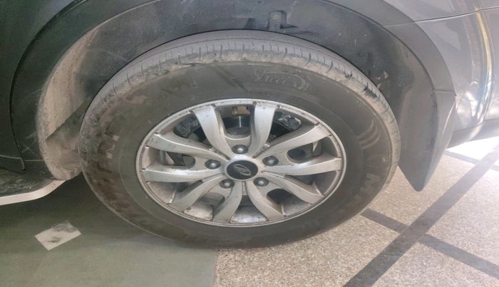 2016 Mahindra XUV500 W10 1.99, Diesel, Manual, 64,146 km, tyre