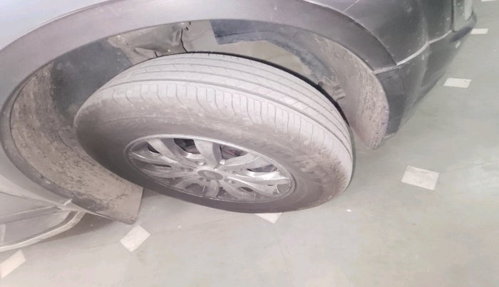 2016 Mahindra XUV500 W10 1.99, Diesel, Manual, 64,146 km, tyre