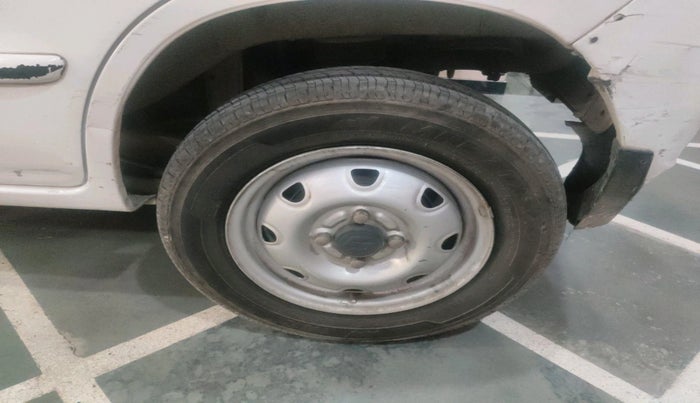 2012 Maruti Zen Estilo LXI CNG, CNG, Manual, 64,043 km, tyre