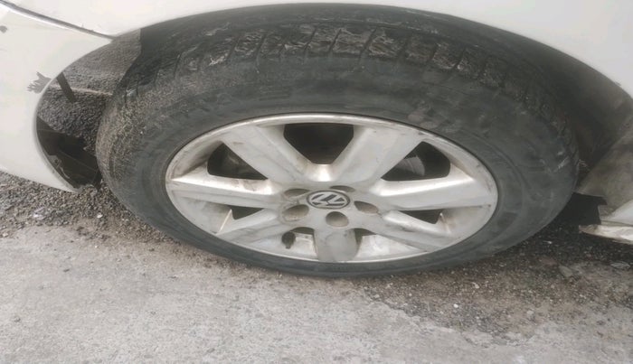 2013 Volkswagen Polo COMFORTLINE 1.2L, Diesel, Manual, 1,48,917 km, tyre