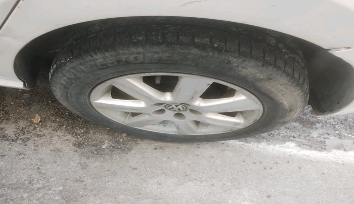 2013 Volkswagen Polo COMFORTLINE 1.2L, Diesel, Manual, 1,48,917 km, tyre