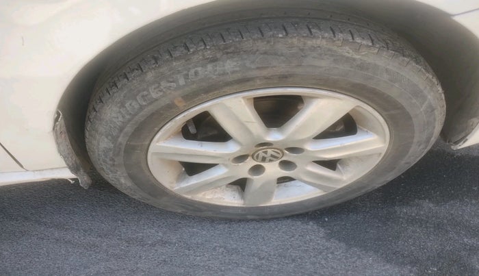 2013 Volkswagen Polo COMFORTLINE 1.2L, Diesel, Manual, 1,48,917 km, tyre