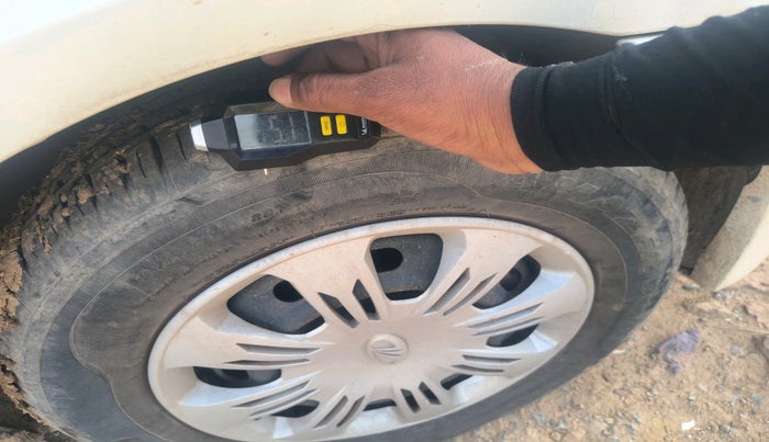 2020 Mahindra E VERITO D2, Electric, Automatic, 39,063 km, tyre