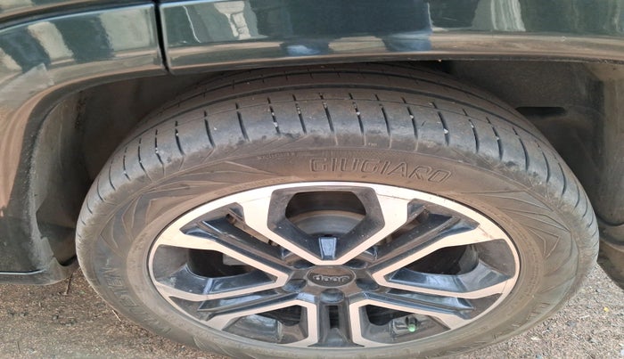 2021 Jeep Compass MODEL S (O) 2.0 DIESEL, Diesel, Manual, 1,21,930 km, tyre