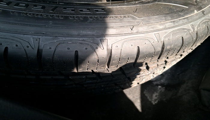 2021 Jeep Compass MODEL S (O) 2.0 DIESEL, Diesel, Manual, 1,21,930 km, tyre