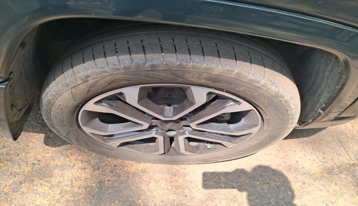 2021 Jeep Compass MODEL S (O) 2.0 DIESEL, Diesel, Manual, 1,21,930 km, tyre