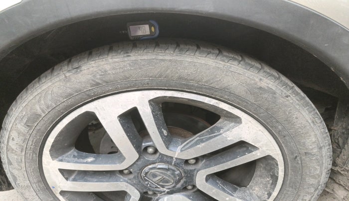 2019 Tata Hexa XTA 4X2 DUAL TONE 7 STR, Diesel, Automatic, 88,824 km, tyre