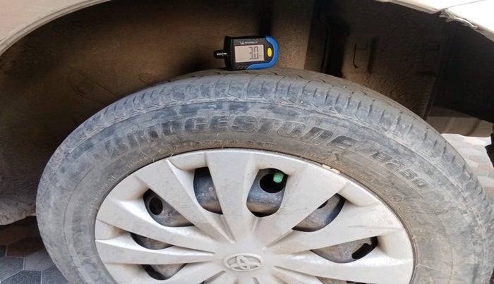 2012 Toyota Etios G, Petrol, Manual, 66,349 km, tyre