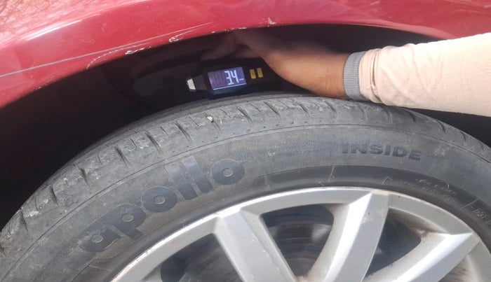 2009 Volkswagen Jetta TRENDLINE 1.6, Petrol, Manual, 1,00,053 km, tyre