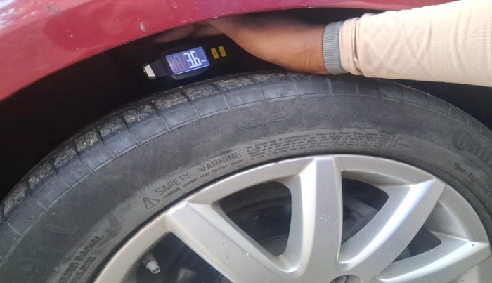 2009 Volkswagen Jetta TRENDLINE 1.6, Petrol, Manual, 1,00,053 km, tyre