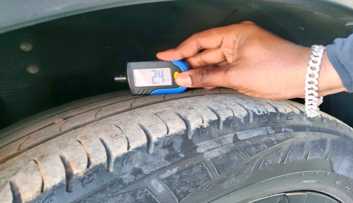 2024 Mahindra XUV700 AX 7 LUXURY D MT 7 STR, Diesel, Manual, 30,879 km, tyre