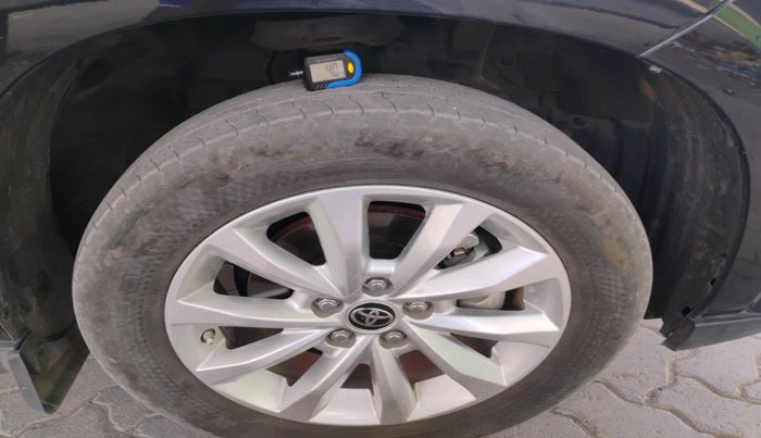 2025 Toyota INNOVA HYCROSS VX HYBRID 8 STR, Hybrid, Automatic, 29,856 km, tyre