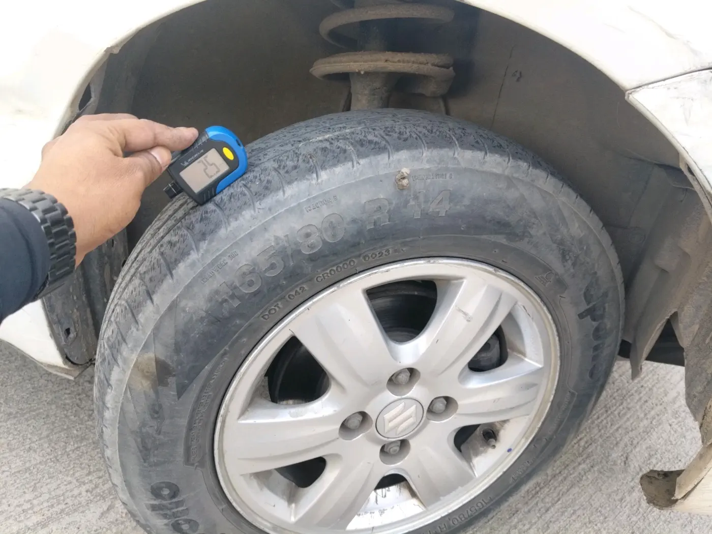 2012 Maruti Swift Dzire ZXI, Petrol, Manual, 1,80,000 km, tyre