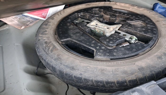 2019 Maruti Vitara Brezza VDI, Diesel, Manual, 1,04,523 km, tyre