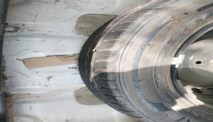 2020 Hyundai AURA SX 1.2 (O), CNG, Manual, 58,730 km, tyre