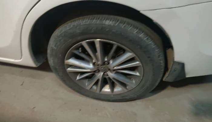2015 Toyota Corolla Altis GL PETROL, CNG, Manual, 81,844 km, tyre