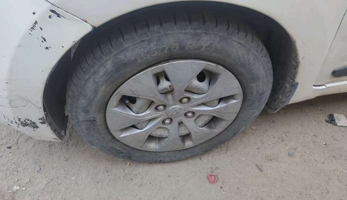2018 Hyundai Xcent E, CNG, Manual, 96,307 km, tyre