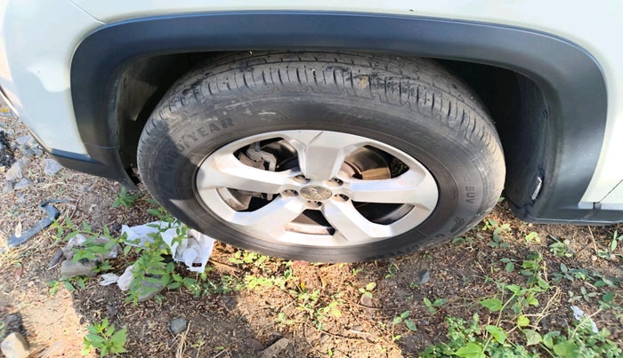 2018 Jeep Compass LONGITUDE (O) 2.0 DIESEL, Diesel, Manual, 1,08,794 km, tyre