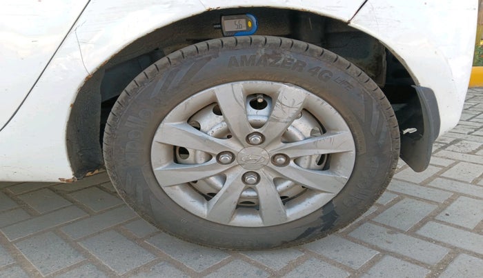 2012 Hyundai Eon ERA, Petrol, Manual, 1,09,616 km, tyre