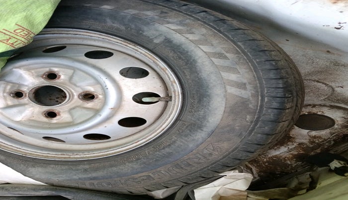 2012 Hyundai Eon ERA, Petrol, Manual, 1,09,616 km, tyre